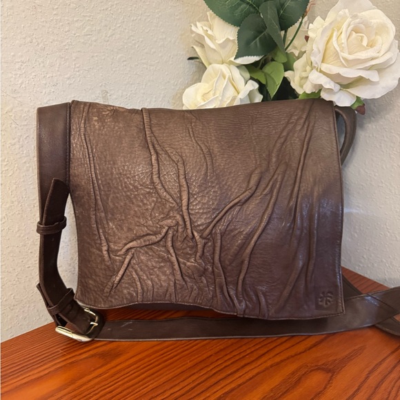 Sophisticated Brown Leather Messenger Bag